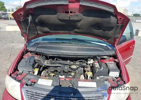 2002 Chrysler Town & Country Lxi from USA, damaged, VIN 2C4GP54L12R748812